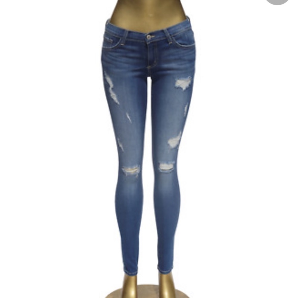 Ripped skinny jeans